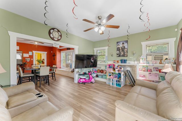 1427 E Pyron, San Antonio, TX 78214