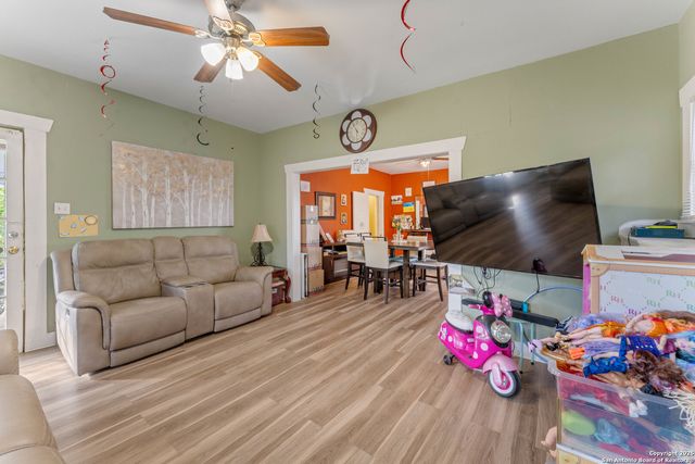 1427 E Pyron, San Antonio, TX 78214