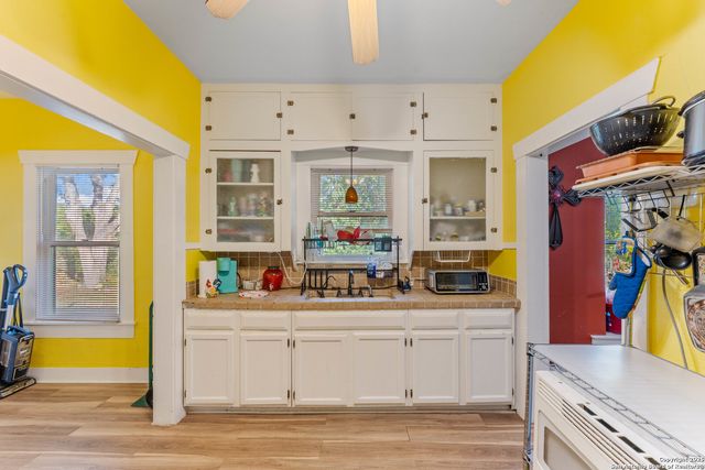 1427 E Pyron, San Antonio, TX 78214