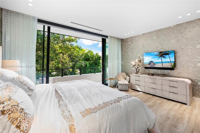 1202 NE 93rd St, Miami Shores, FL 33138