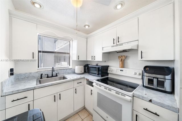 13500 NE 3rd Ct 325, North Miami, FL 33161