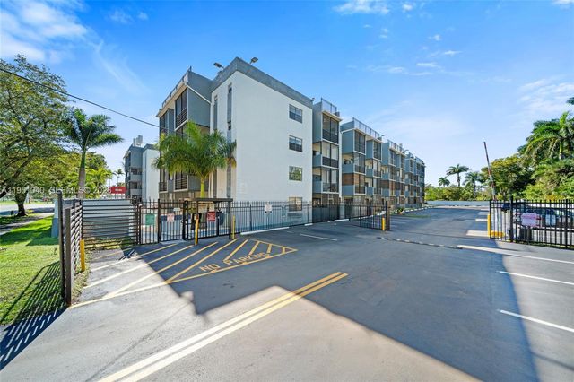 13500 NE 3rd Ct 325, North Miami, FL 33161