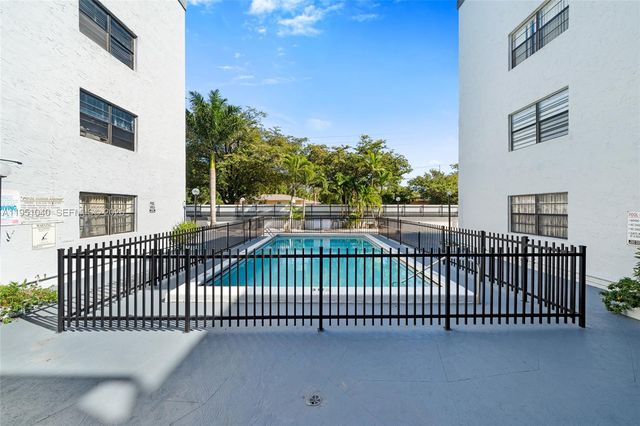 13500 NE 3rd Ct 325, North Miami, FL 33161