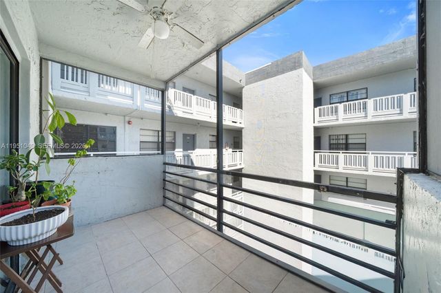 13500 NE 3rd Ct 325, North Miami, FL 33161