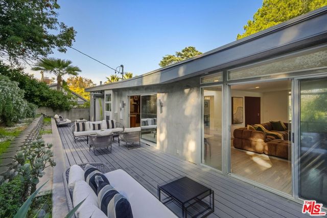 3711 Fredonia Drive, Los Angeles, CA 90068