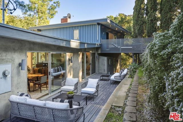 3711 Fredonia Drive, Los Angeles, CA 90068