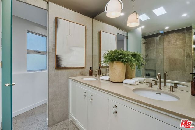 3711 Fredonia Drive, Los Angeles, CA 90068