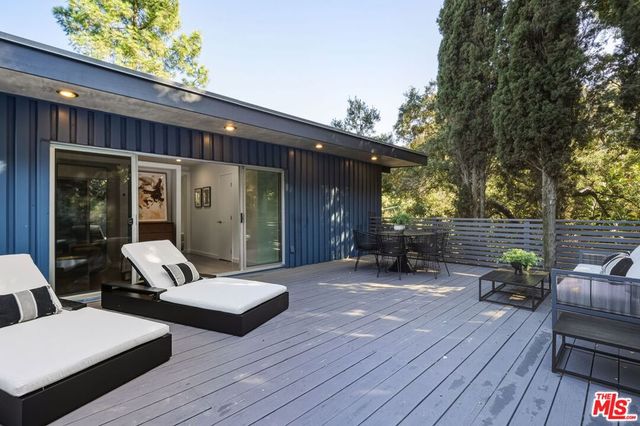 3711 Fredonia Drive, Los Angeles, CA 90068