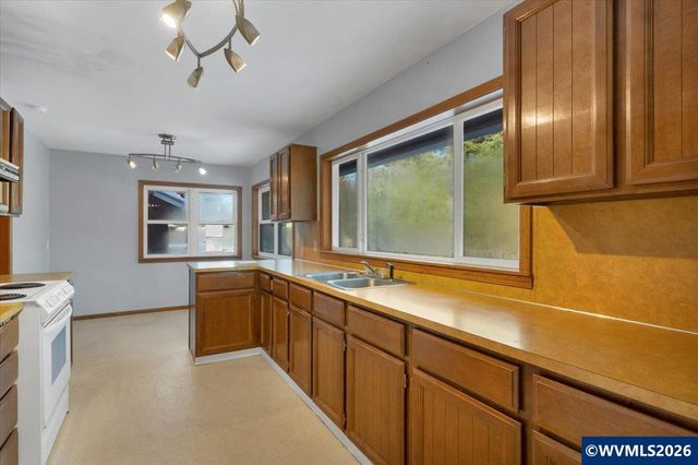 538 Mountain Av SE, Idanha, OR 97350