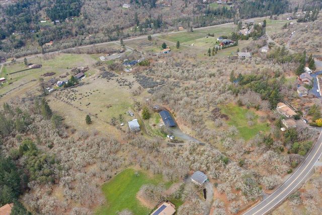 872 Scott Drive, Grants Pass, OR 97527