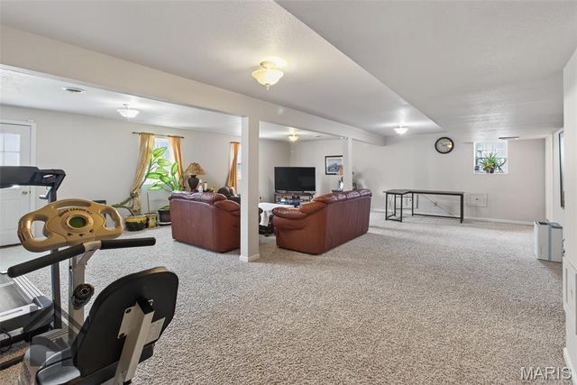 16725 Hardwood Lane, St Robert, MO 65584