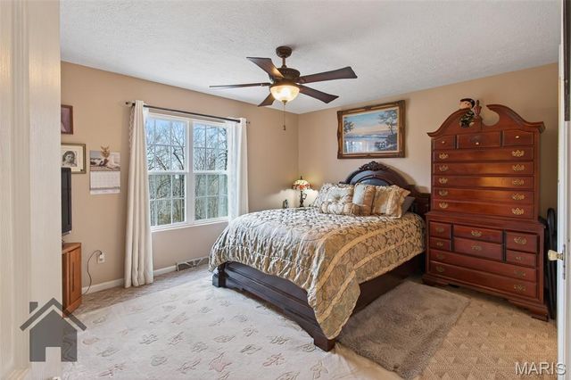 16725 Hardwood Lane, St Robert, MO 65584