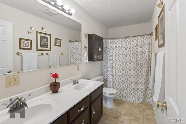 16725 Hardwood Lane, St Robert, MO 65584