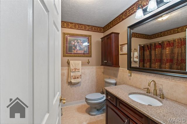 16725 Hardwood Lane, St Robert, MO 65584