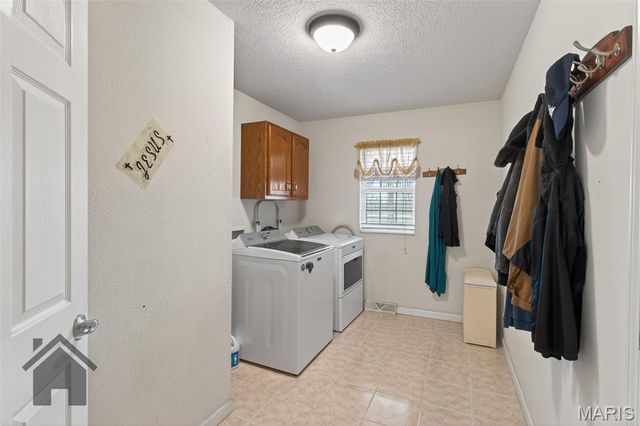 16725 Hardwood Lane, St Robert, MO 65584