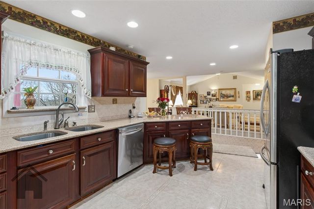 16725 Hardwood Lane, St Robert, MO 65584