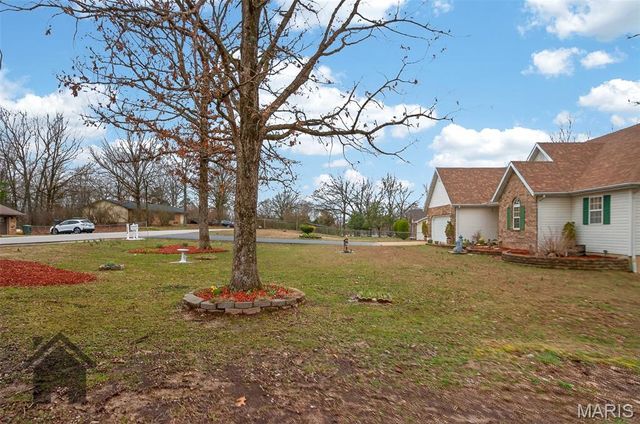 16725 Hardwood Lane, St Robert, MO 65584