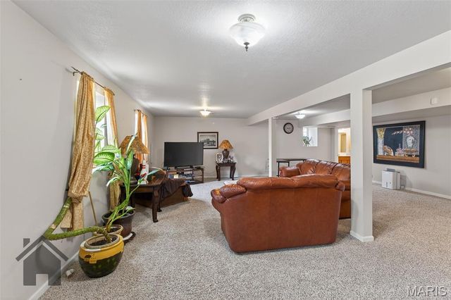 16725 Hardwood Lane, St Robert, MO 65584