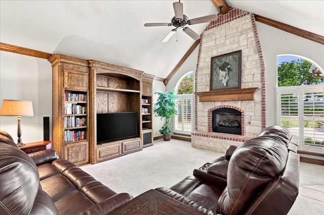100 Woodland Drive, Krugerville, TX 76227