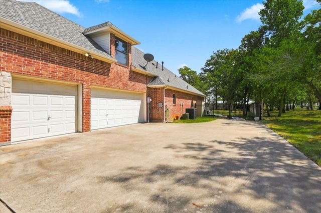 100 Woodland Drive, Krugerville, TX 76227