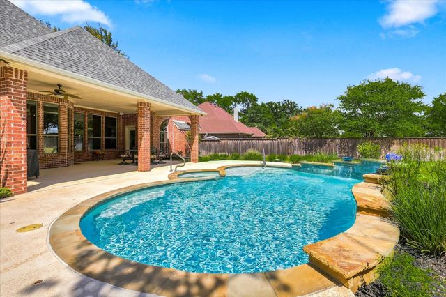 100 Woodland Drive, Krugerville, TX 76227