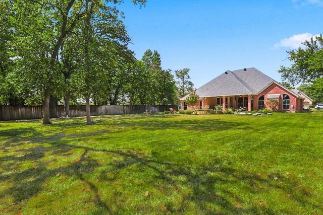 100 Woodland Drive, Krugerville, TX 76227