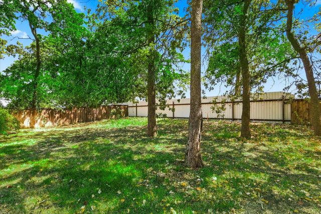 100 Woodland Drive, Krugerville, TX 76227