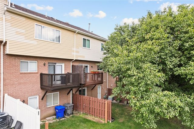 403 Wingate Dr, Robinson Twp, PA 15205
