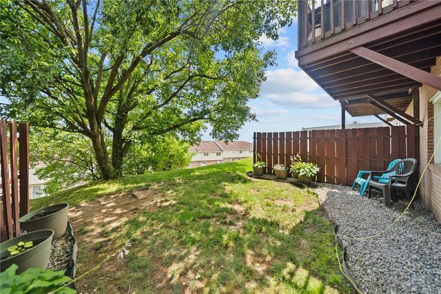 403 Wingate Dr, Robinson Twp, PA 15205