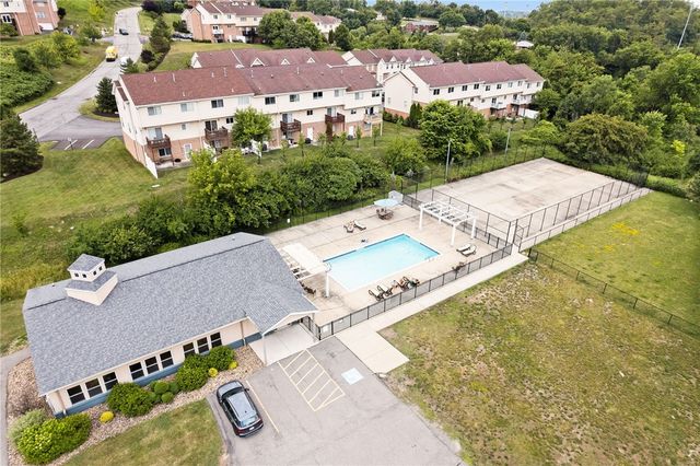 403 Wingate Dr, Robinson Twp, PA 15205