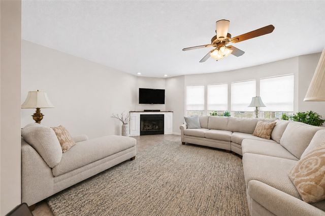 403 Wingate Dr, Robinson Twp, PA 15205