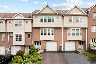 403 Wingate Dr, Robinson Twp, PA 15205