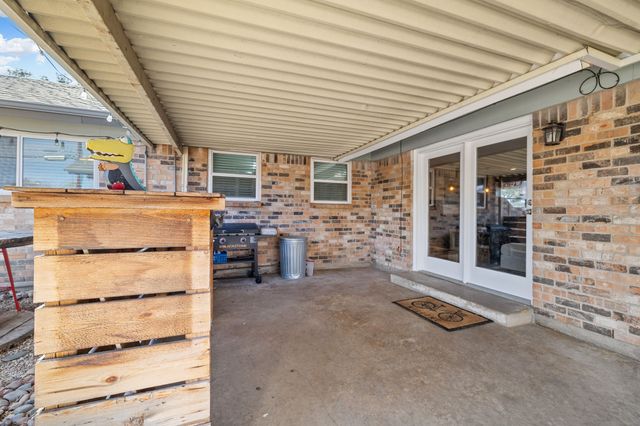 6537 Briley Drive, North Richland Hills, TX 76180