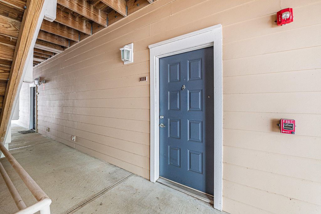 300 Bucksley Lane 102, Charleston, SC 29492