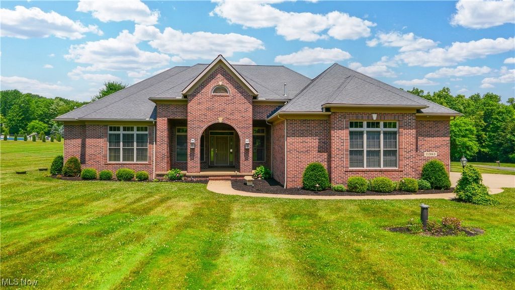 11383 Rolling Meadows Drive, Garrettsville, OH 44231