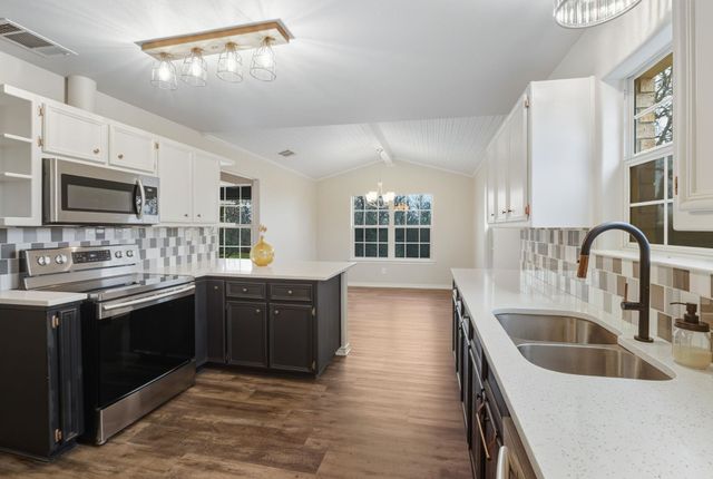 20808 Sandy Brown LN, Webberville, TX 78621