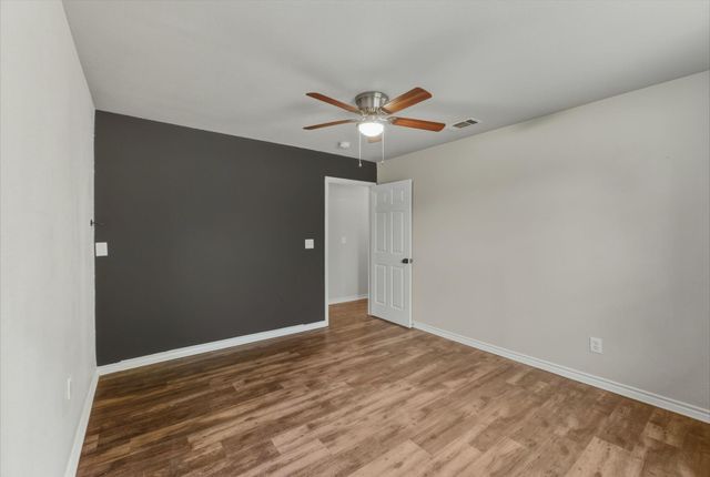 20808 Sandy Brown LN, Webberville, TX 78621