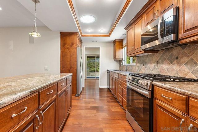 12535 Horado, San Diego, CA 92128