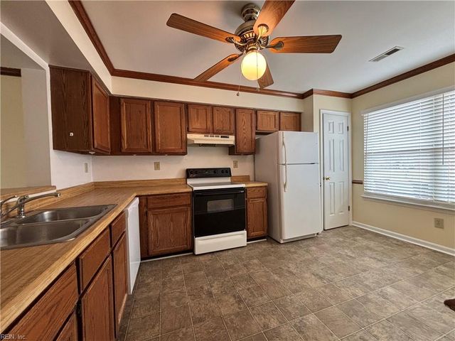 716 Nottaway DR, Chesapeake, VA 23320