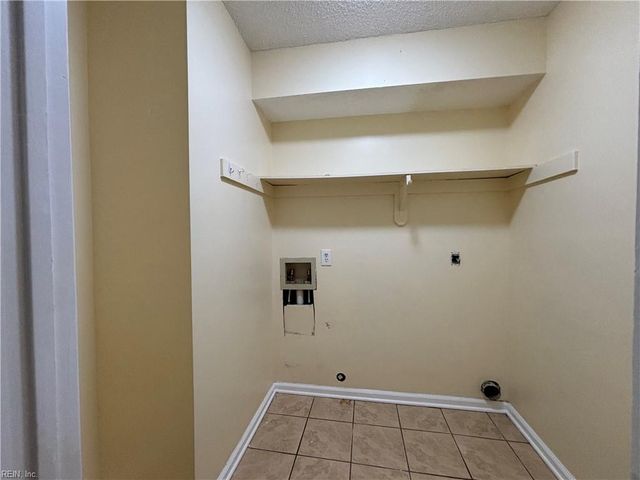 716 Nottaway DR, Chesapeake, VA 23320