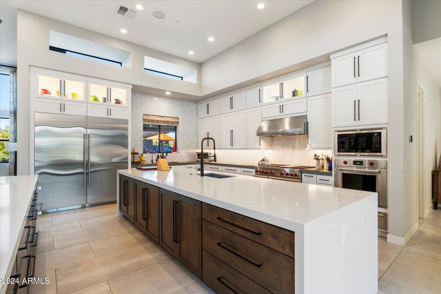11946 E CAVEDALE Drive, Scottsdale, AZ 85262