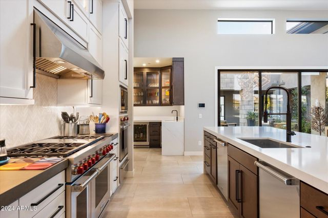 11946 E CAVEDALE Drive, Scottsdale, AZ 85262