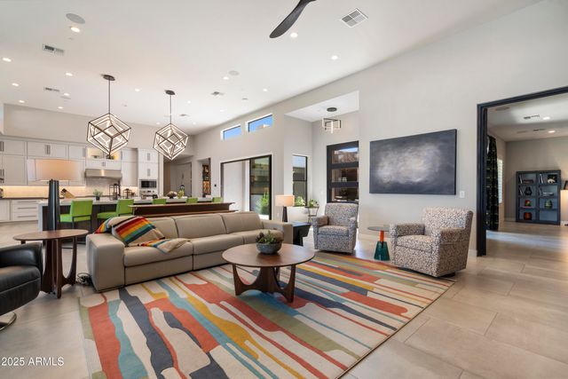 11946 E CAVEDALE Drive, Scottsdale, AZ 85262