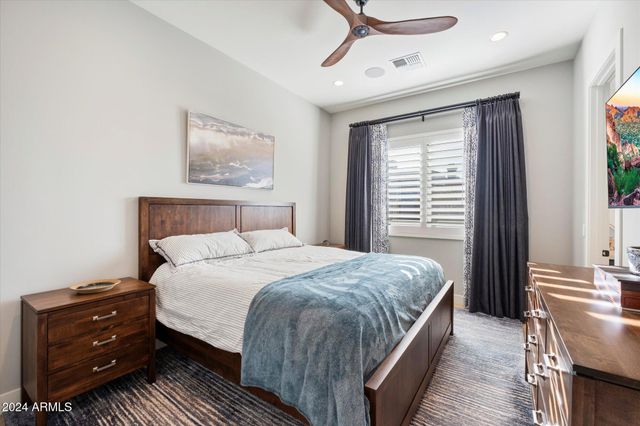 11946 E CAVEDALE Drive, Scottsdale, AZ 85262