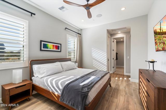 11946 E CAVEDALE Drive, Scottsdale, AZ 85262