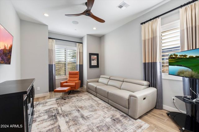 11946 E CAVEDALE Drive, Scottsdale, AZ 85262