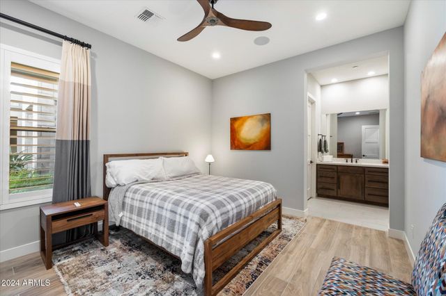 11946 E CAVEDALE Drive, Scottsdale, AZ 85262