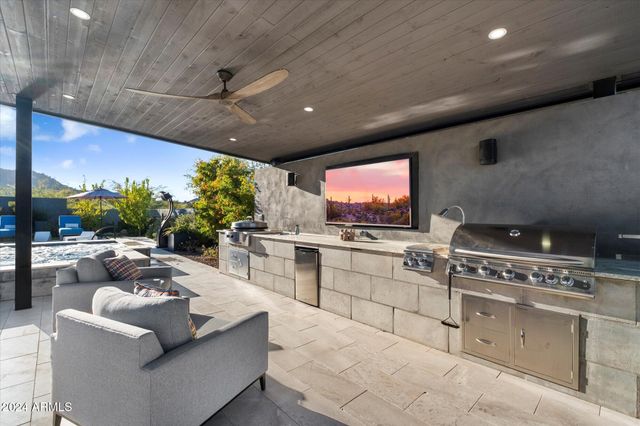 11946 E CAVEDALE Drive, Scottsdale, AZ 85262