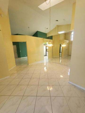 10856 Stafford Circle N, Boynton Beach, FL 33436