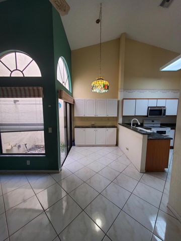 10856 Stafford Circle N, Boynton Beach, FL 33436